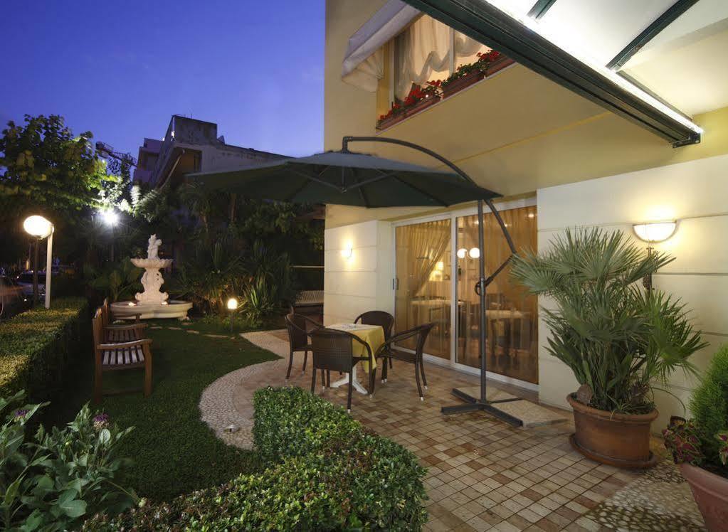 Hotel Houston Rimini Ngoại thất bức ảnh